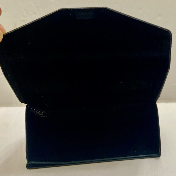 Two Sunglasses Cases- Quay and Ray Ban - Picture 12 of 12